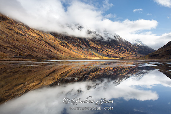 Loch Achtriochtan Mist.  Aonach Eagach.  Glen Coe. Scotland.